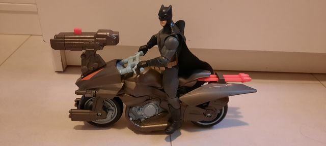 Muñeco de Batman y batmoto