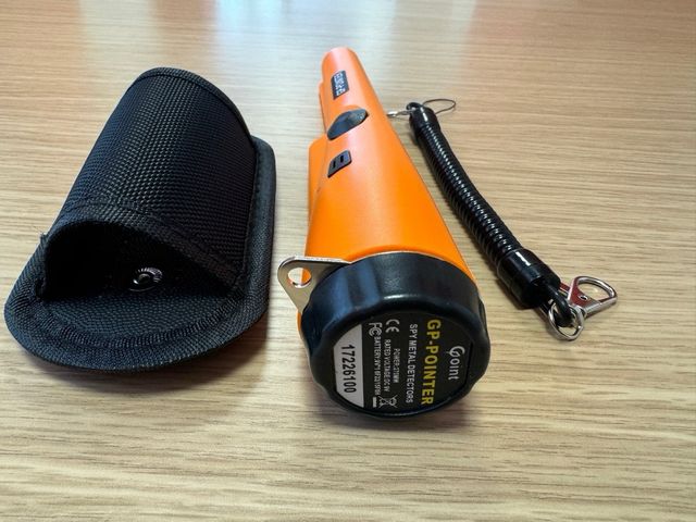 2 Detectores de metales, pala y cuchara arena