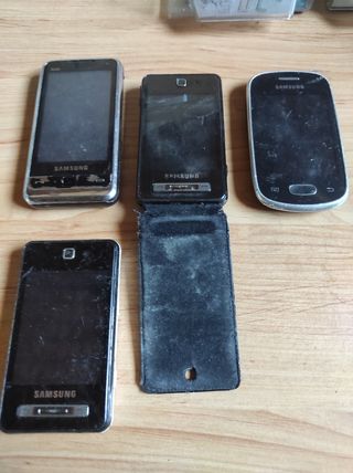 Telemóveis para reparar ou peças ou cole