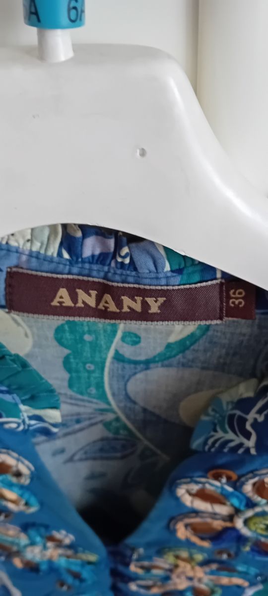 Blusa chica con pedrería