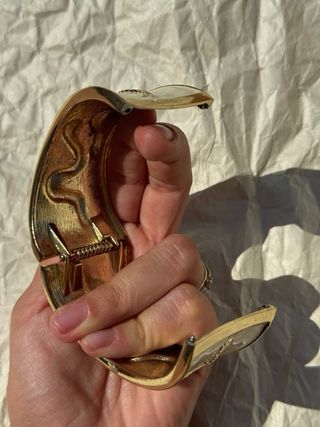 Hermoso brazalete vintage con serpientes doradas