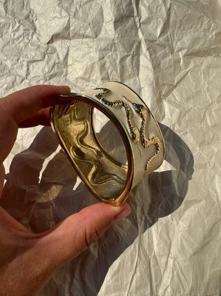 Hermoso brazalete vintage con serpientes doradas