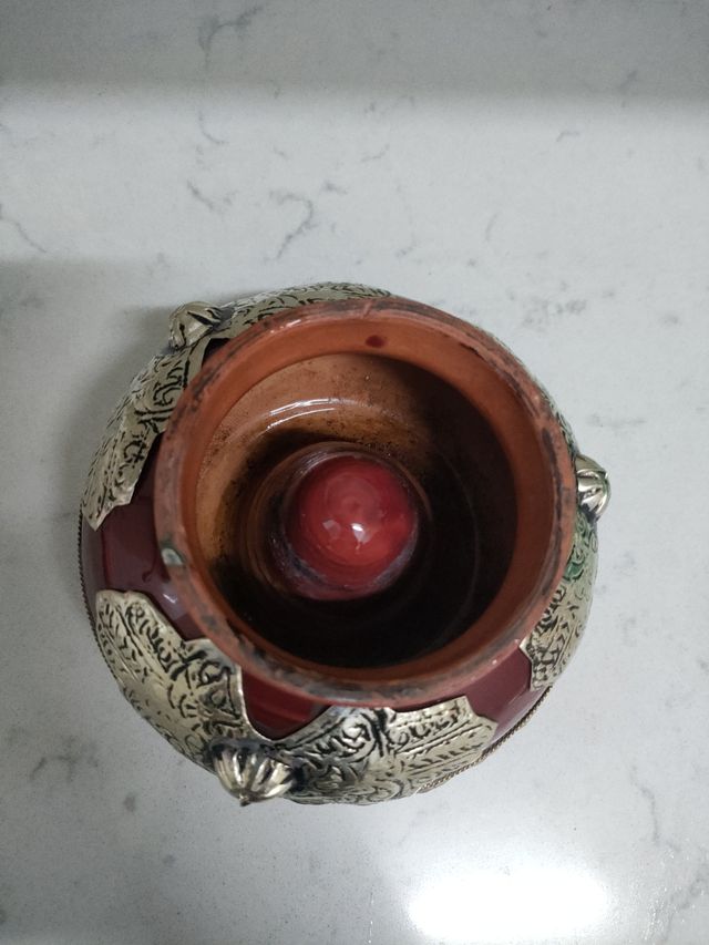 Cinzeiro em cerâmica castanha-preta e alpaca