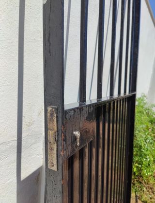 Conjunto de puerta de exterior, peatonal y doble.