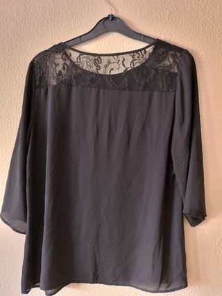 Blusa de media manga con encaje