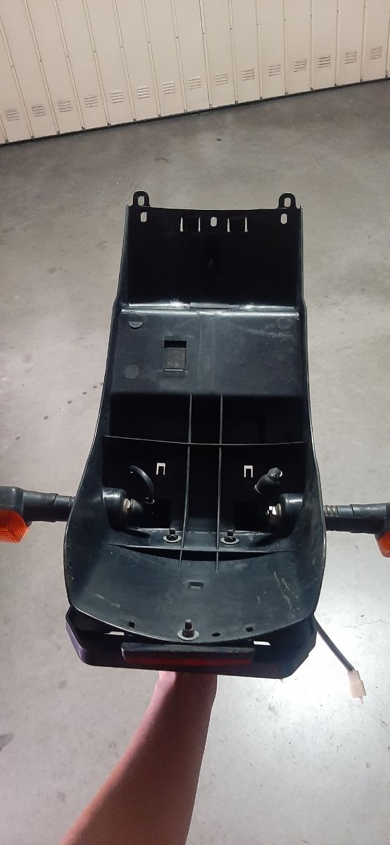 Tzr 125 4fl paso de rueda /piloto trasero con inte