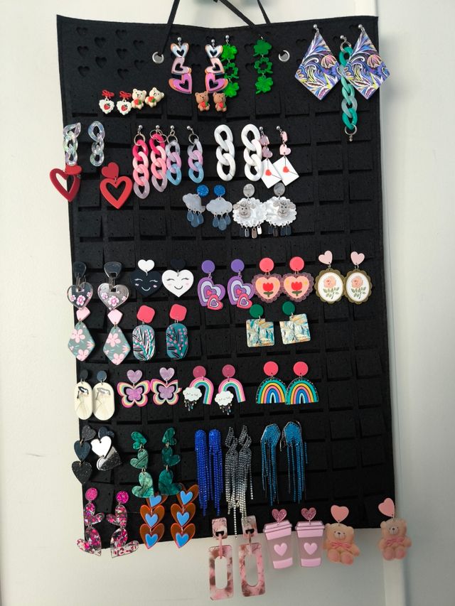 Lote de más de 200 pendientes