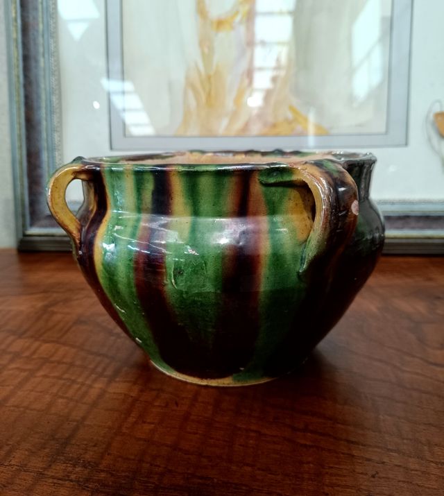 Vasija antigua de barro