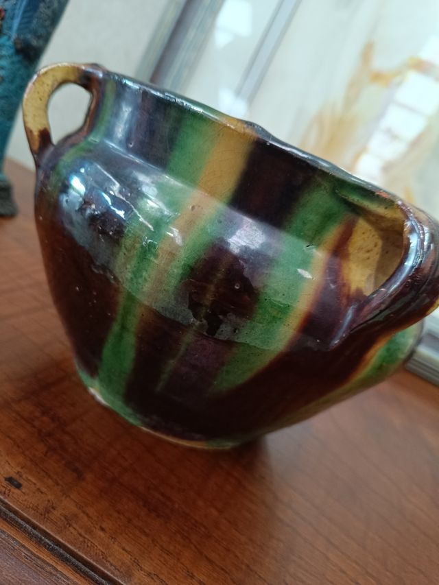 Vasija antigua de barro