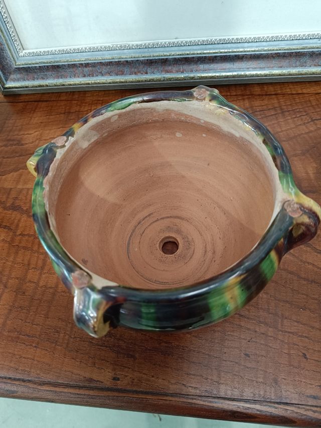 Vasija antigua de barro