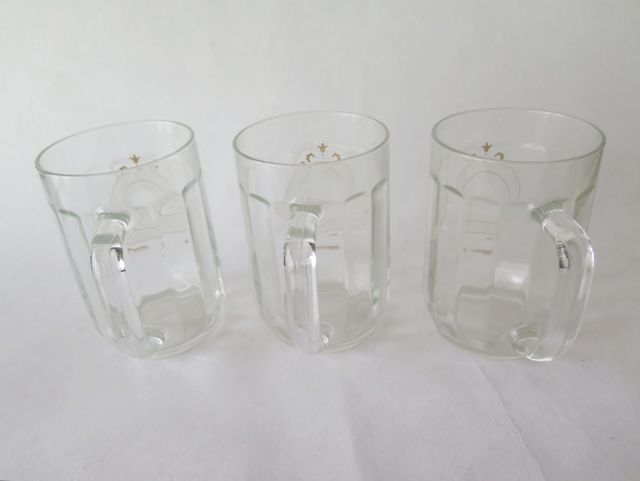 Jarras de cerveza nuevas