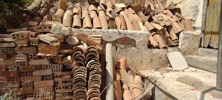 Tejas y ladrillos antiguos