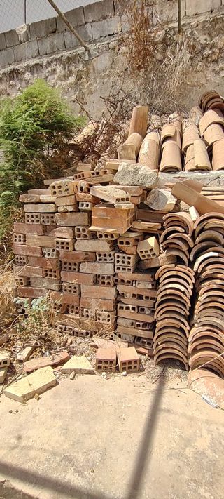 Tejas y ladrillos antiguos