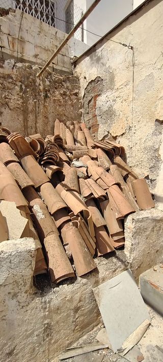 Tejas y ladrillos antiguos