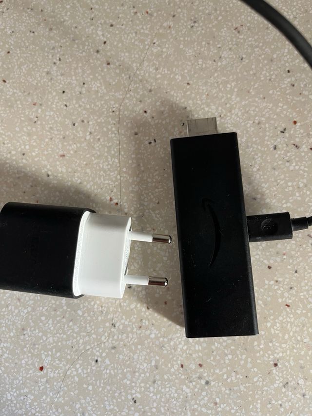 Tv Inves 32” + Fire stick