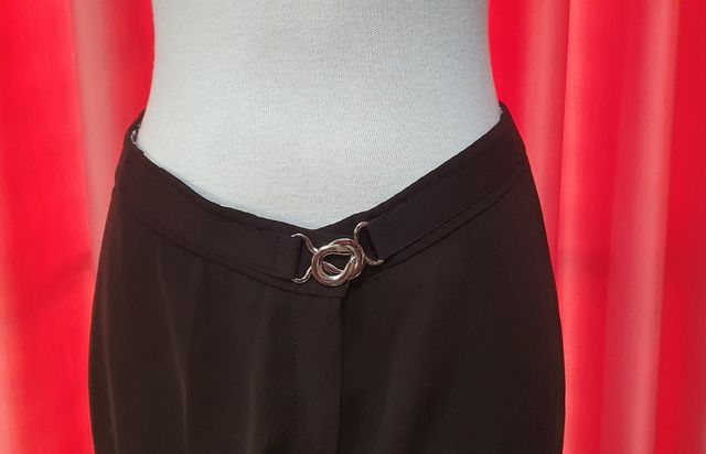 Elegante pantalón marrón oscuro