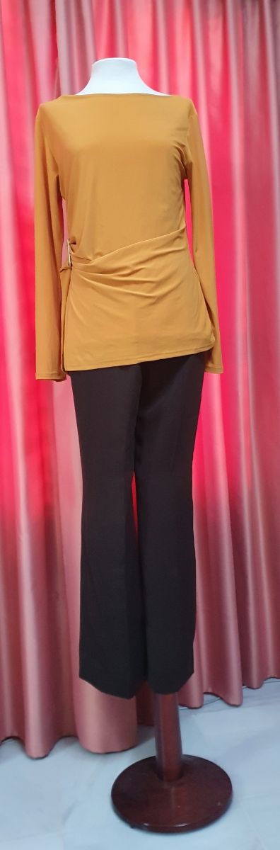 Elegante pantalón marrón oscuro