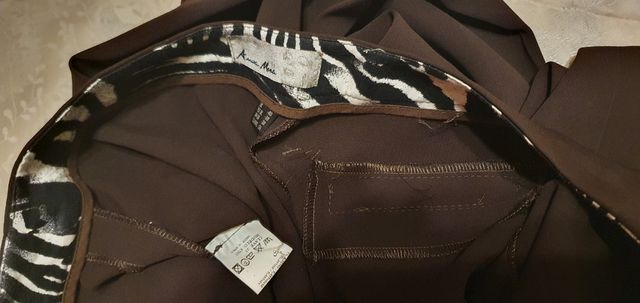 Elegante pantalón marrón oscuro