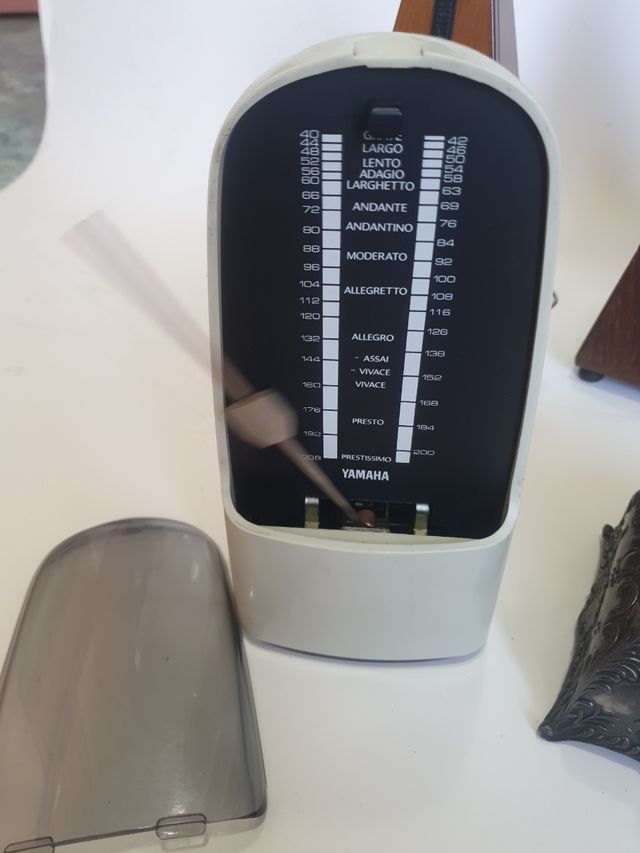 colección de metrónomos antiguos