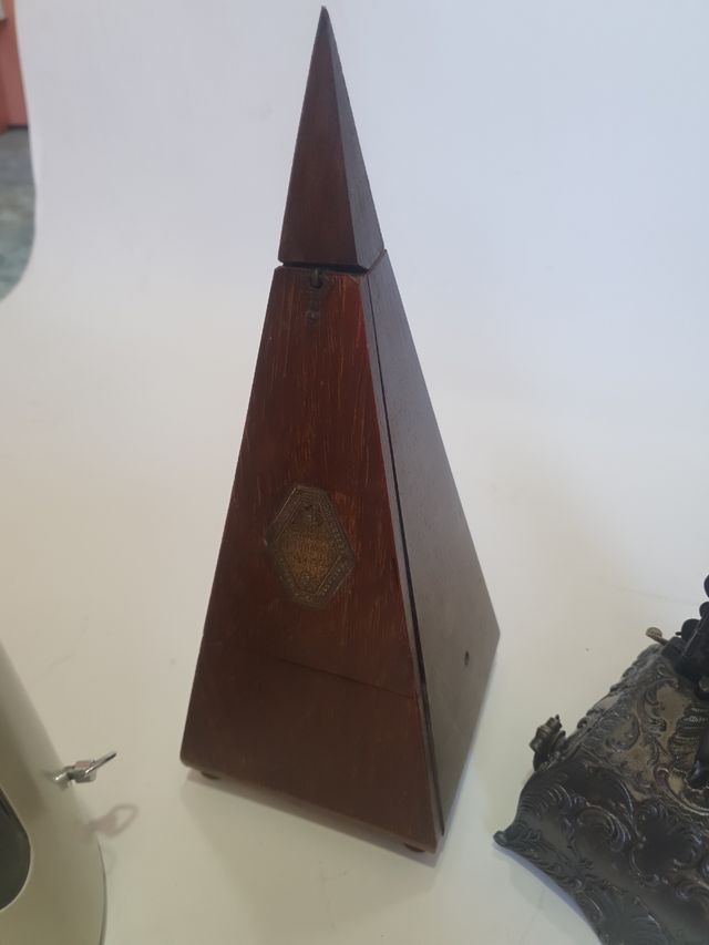 colección de metrónomos antiguos