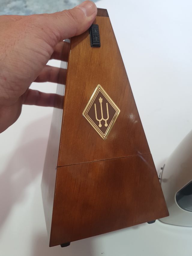 colección de metrónomos antiguos