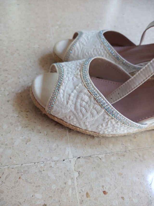 Alpargata con cuña de esparto blanca