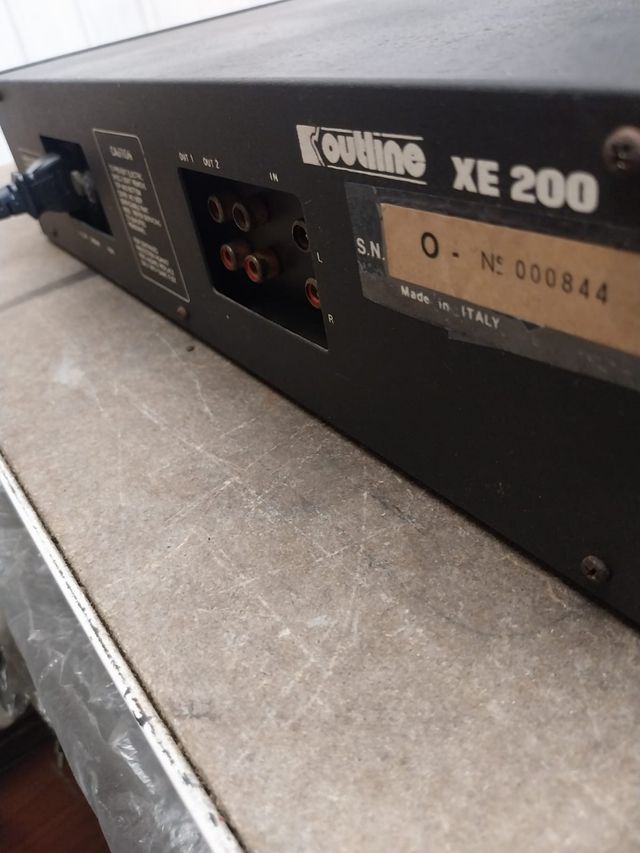 Riduttore di rumore audio outline