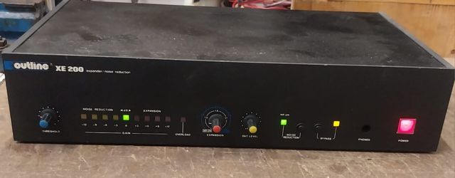 Riduttore di rumore audio outline