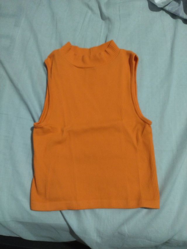 Top ajustado naranja