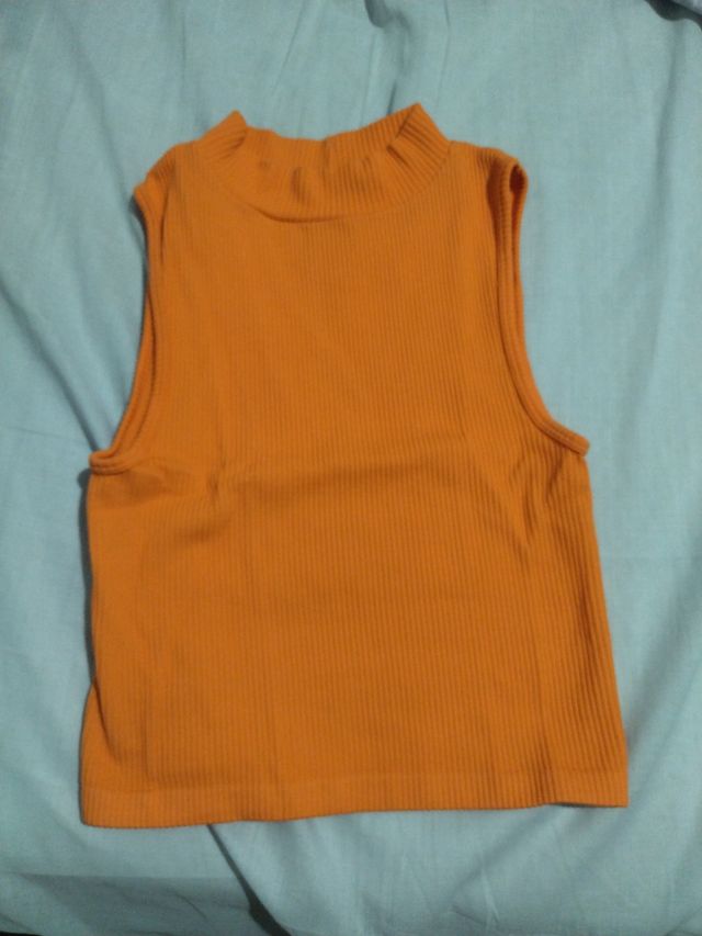 Top ajustado naranja