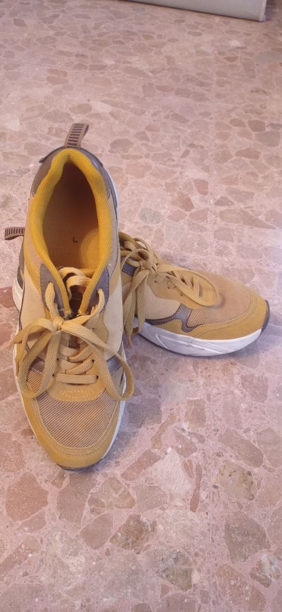 Zapatillas amarillas T39