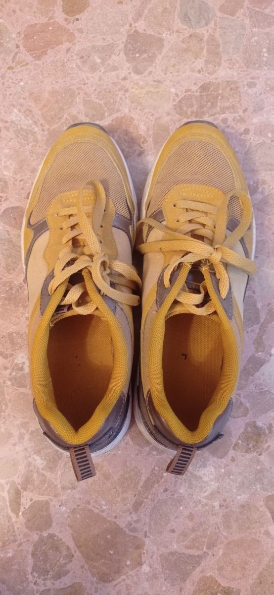 Zapatillas amarillas T39