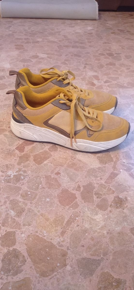 Zapatillas amarillas T39