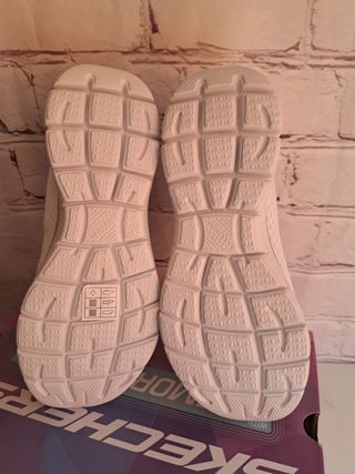 ZAPATILLAS SKERCHER MUJER A ESTRENAR T-37 R25-8161