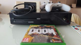 Xbox One con 2 mandos y 1 juego