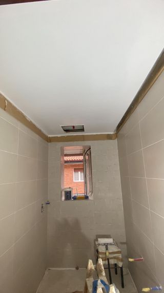 Busco trabajo de albañileria,enchapados y pintura