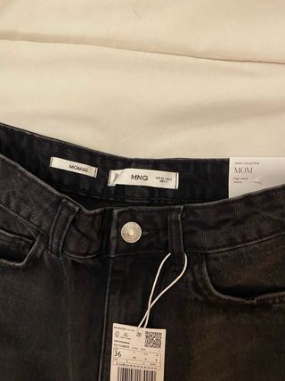 Shorts negros de Mango con etiqueta