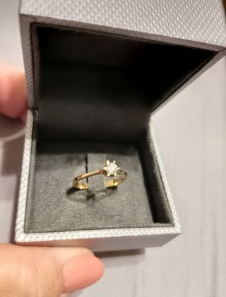 Anillo de oro y diamantes