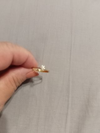 Anillo de oro y diamantes