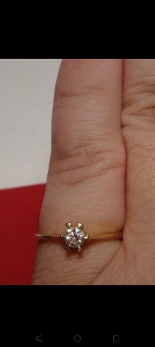 Anillo de oro y diamantes