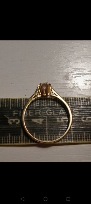 Anillo de oro y diamantes