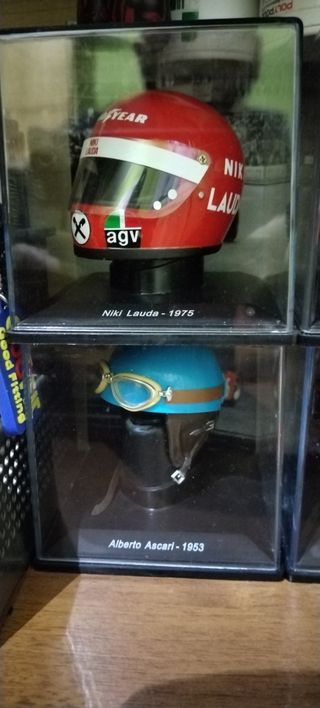 Caschi ferrari