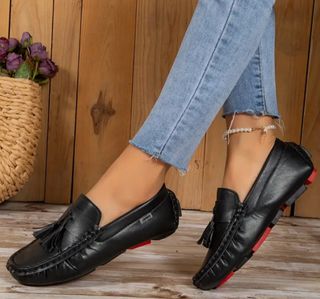 Scarpe donna, mocassini eleganti, nuovi.