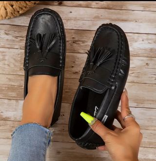 Scarpe donna, mocassini eleganti, nuovi.