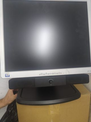 Monitor ordenador con barra de sonido