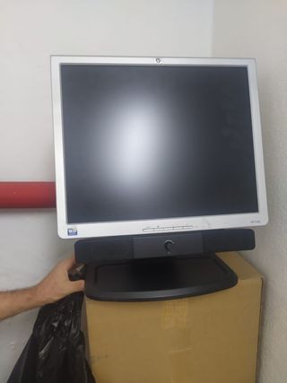 Monitor ordenador con barra de sonido