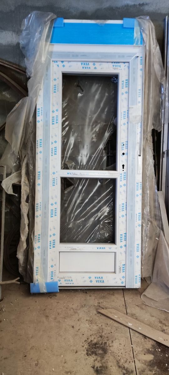 Puerta pvc con persiana