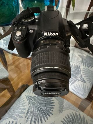 Camara Nikon D3100 y obejtivo Nikkor 55-200mm