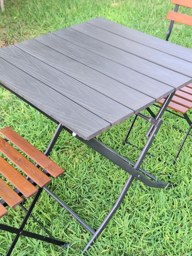Tavolino e sedie da terrazzo