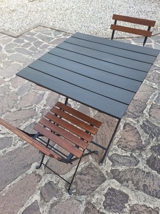 Tavolino e sedie da terrazzo